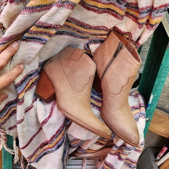 Frye -‎ Reina Leather Bootie, Ash - Picture 8 of 13